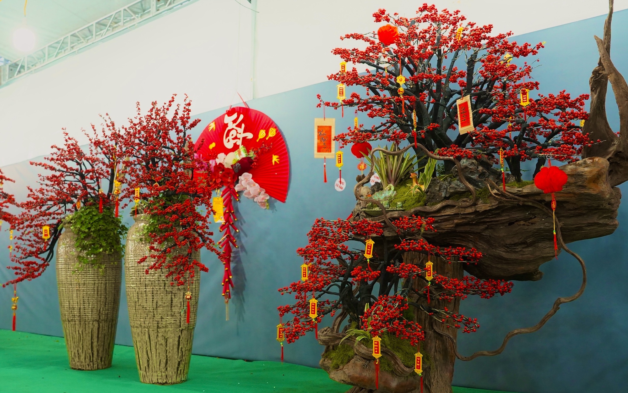 Hà Nội: Không khí Tết đã rộn ràng trên nhiều tuyến phố - Ảnh 17.