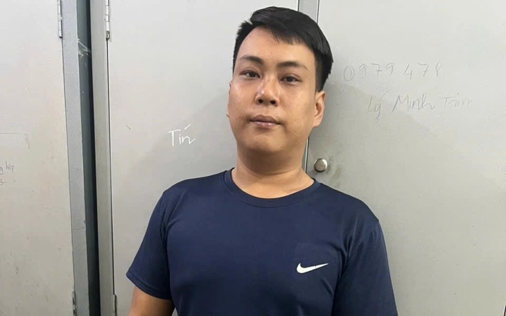 Phạt 9 tháng tù đối tượng ném gậy quấn vải tẩm xăng vào lực lượng chức năng- Ảnh 2.