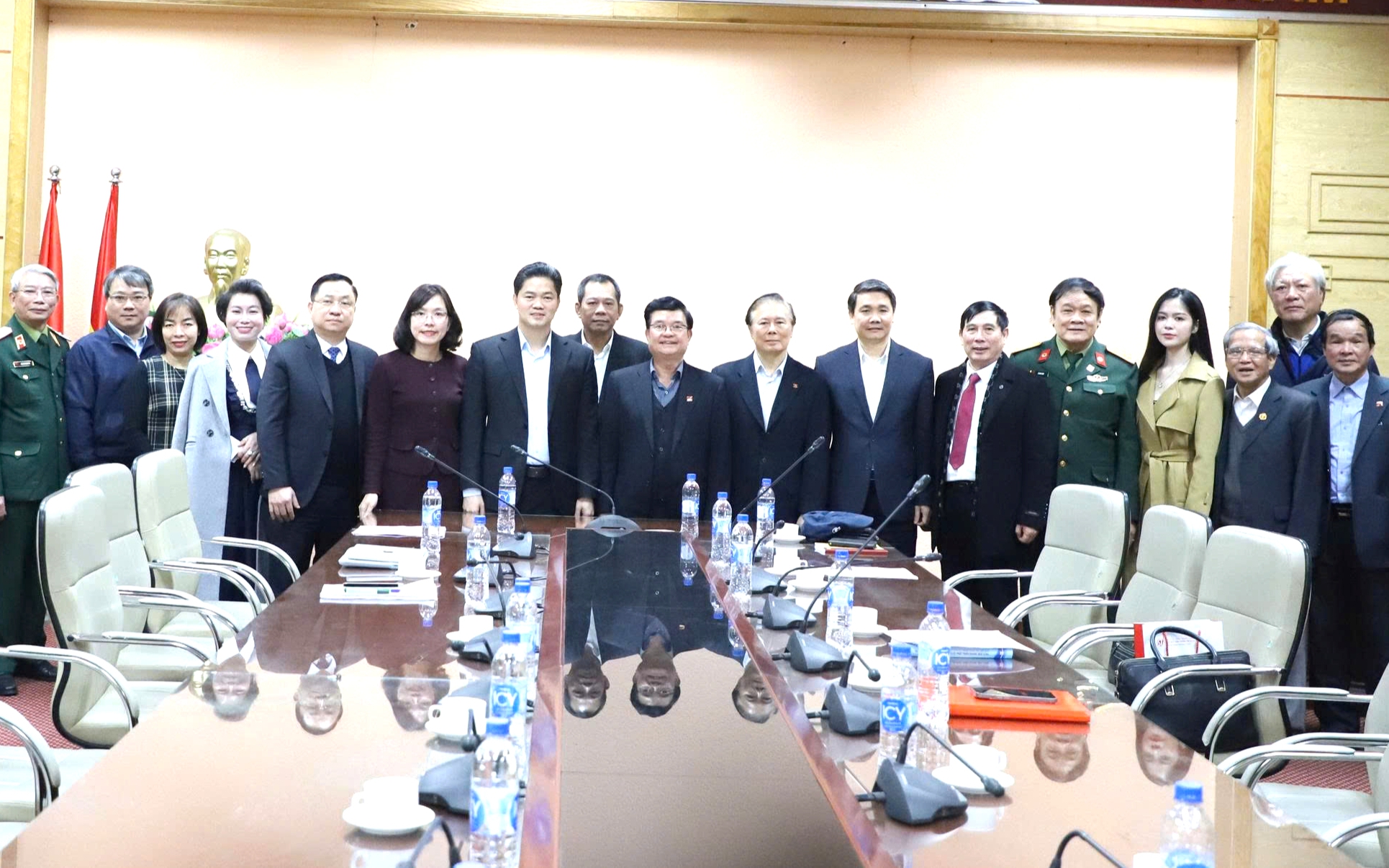 Thứ trưởng Thường trực Bộ Y tế Vũ Mạnh Hà thăm, kiểm tra công tác khám chữa bệnh dịp Tết ở Bệnh viện Phổi và Châm cứu TW- Ảnh 10.