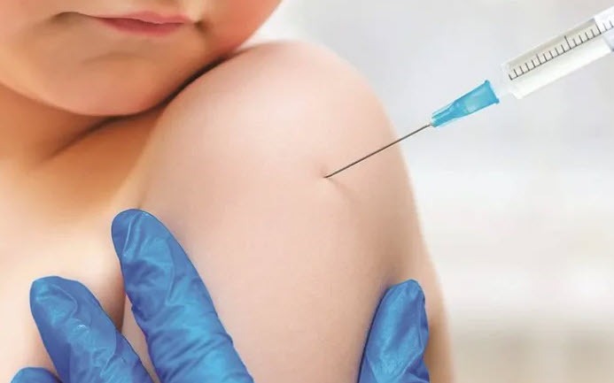 tre em duoc tiem vac xin nham phong ngua cac benh truyen nhiem nguy hiem 17702569955991921588181 0 0 433 693 crop 17702570775412079213725