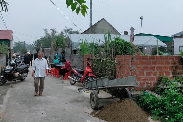 Ba người trong một gia đình tử vong nghi do đốt than sưởi ấm- Ảnh 1.