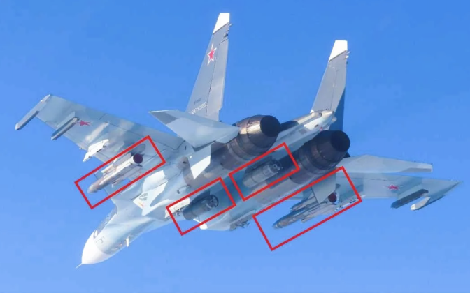 Nga xuất xưởng lô tiêm kích Su-30SM2 mới- Ảnh 2. Tiêm kích Su-30SM2 Nga mang vũ khí tấn công áp sát NATO