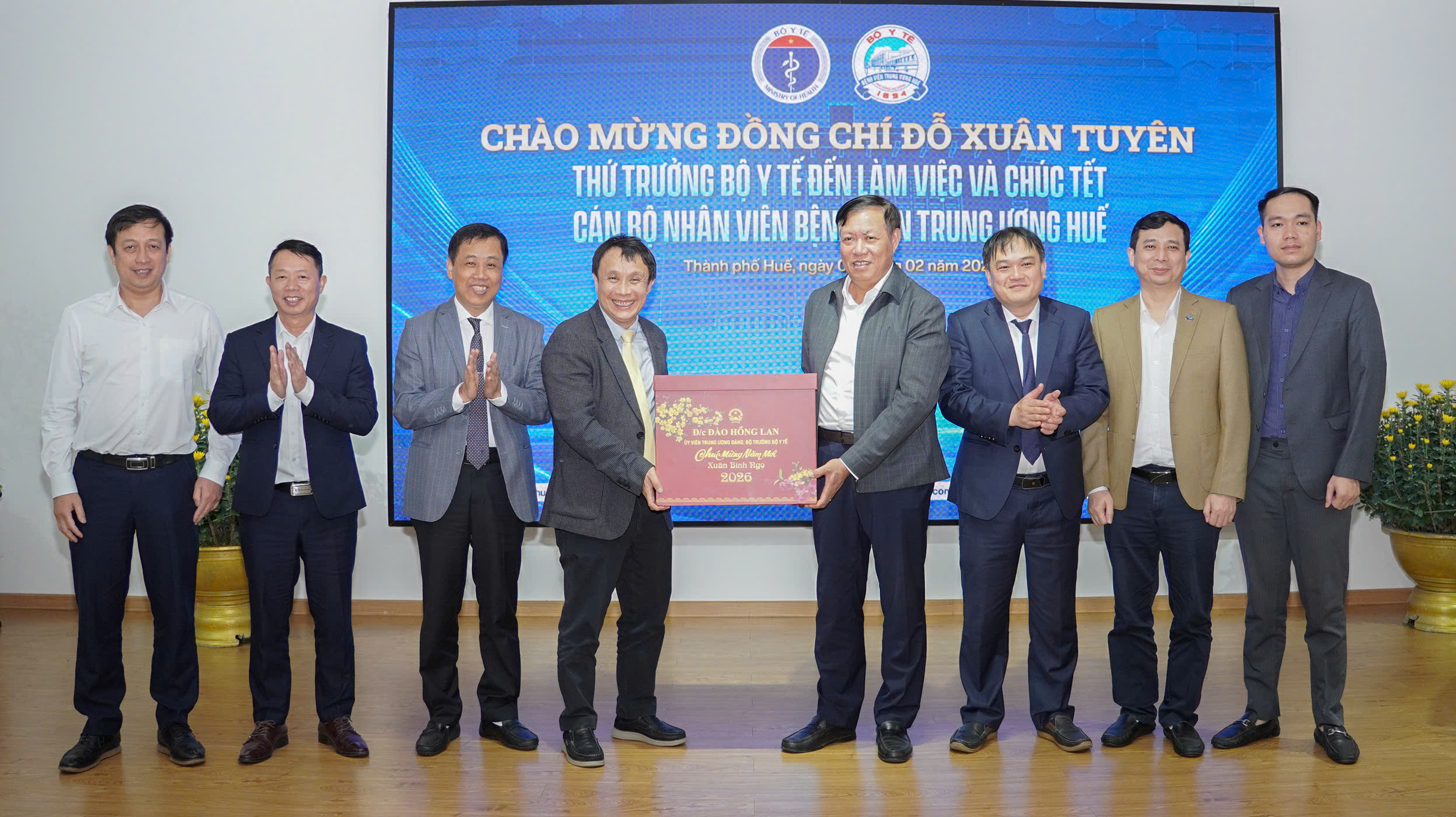 Thứ trưởng Bộ Y tế Đỗ Xuân Tuyên kiểm tra công tác bảo đảm y tế dịp Tết Nguyên đán tại Huế- Ảnh 2. Thứ trưởng Bộ Y tế Đỗ Xuân Tuyên kiểm tra công tác bảo đảm y tế dịp Tết Nguyên đán tại Huế- Ảnh 2.