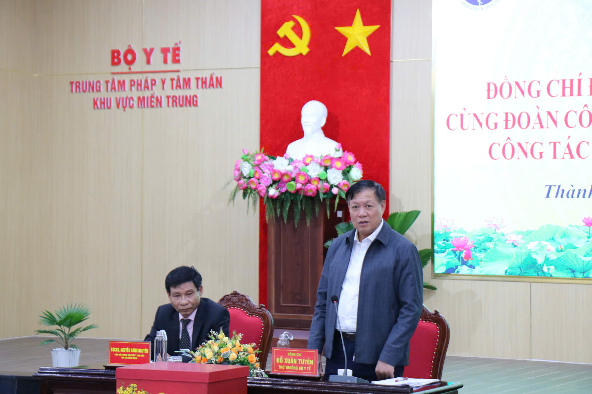 Thứ trưởng Bộ Y tế Đỗ Xuân Tuyên kiểm tra công tác bảo đảm y tế dịp Tết Nguyên đán tại Huế- Ảnh 3. Thứ trưởng Bộ Y tế Đỗ Xuân Tuyên kiểm tra công tác bảo đảm y tế dịp Tết Nguyên đán tại Huế- Ảnh 3.