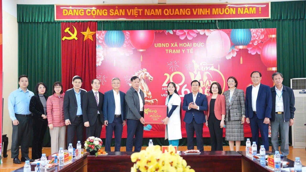 Thứ trưởng Đỗ Xuân Tuyên thăm, chúc tết, kiểm tra trực phục vụ Tết tại một số đơn vị y tế ở Hà Nội- Ảnh 2.