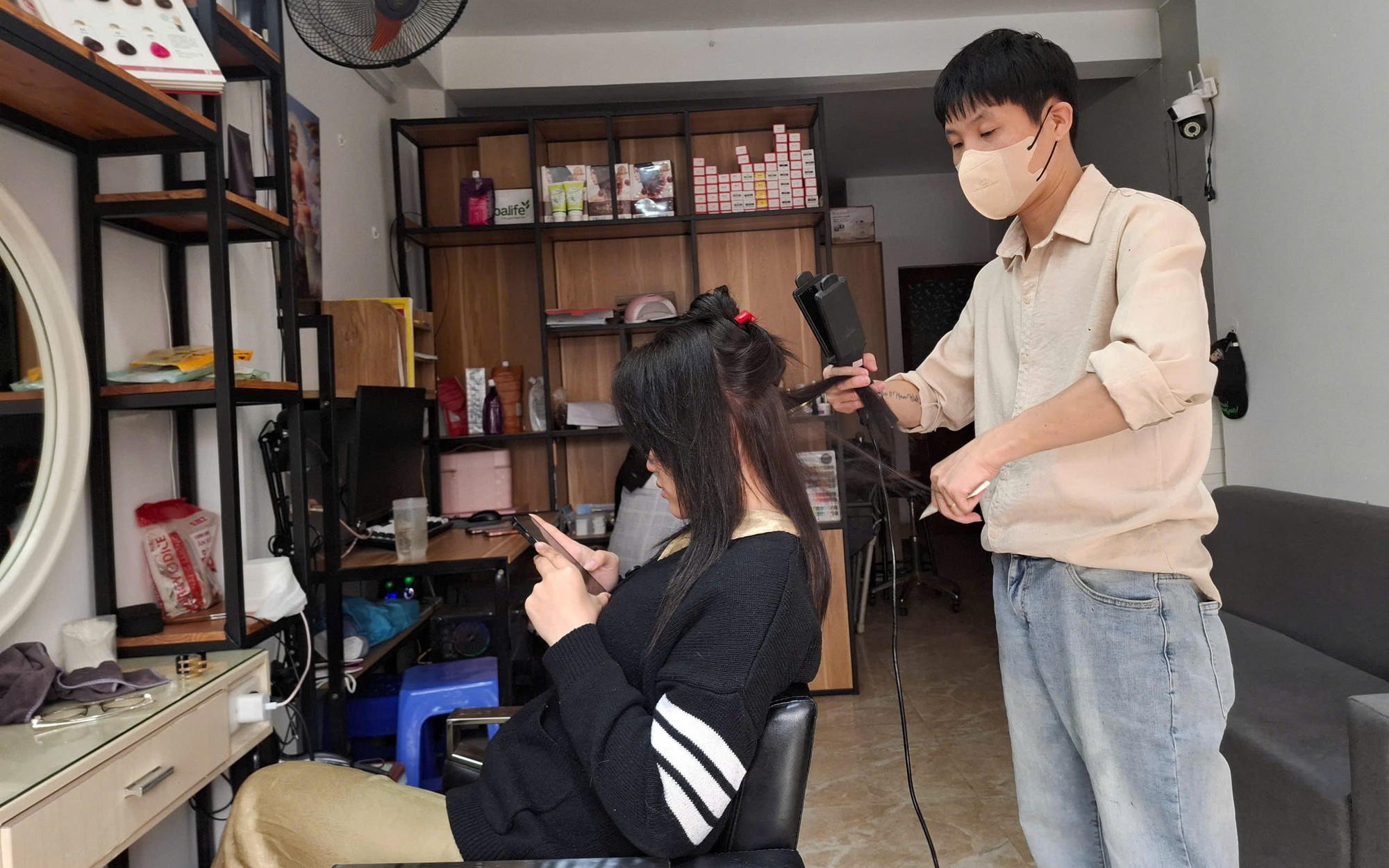 Vì sao dịch vụ làm tóc cận Tết vắng khách hơn mọi năm?