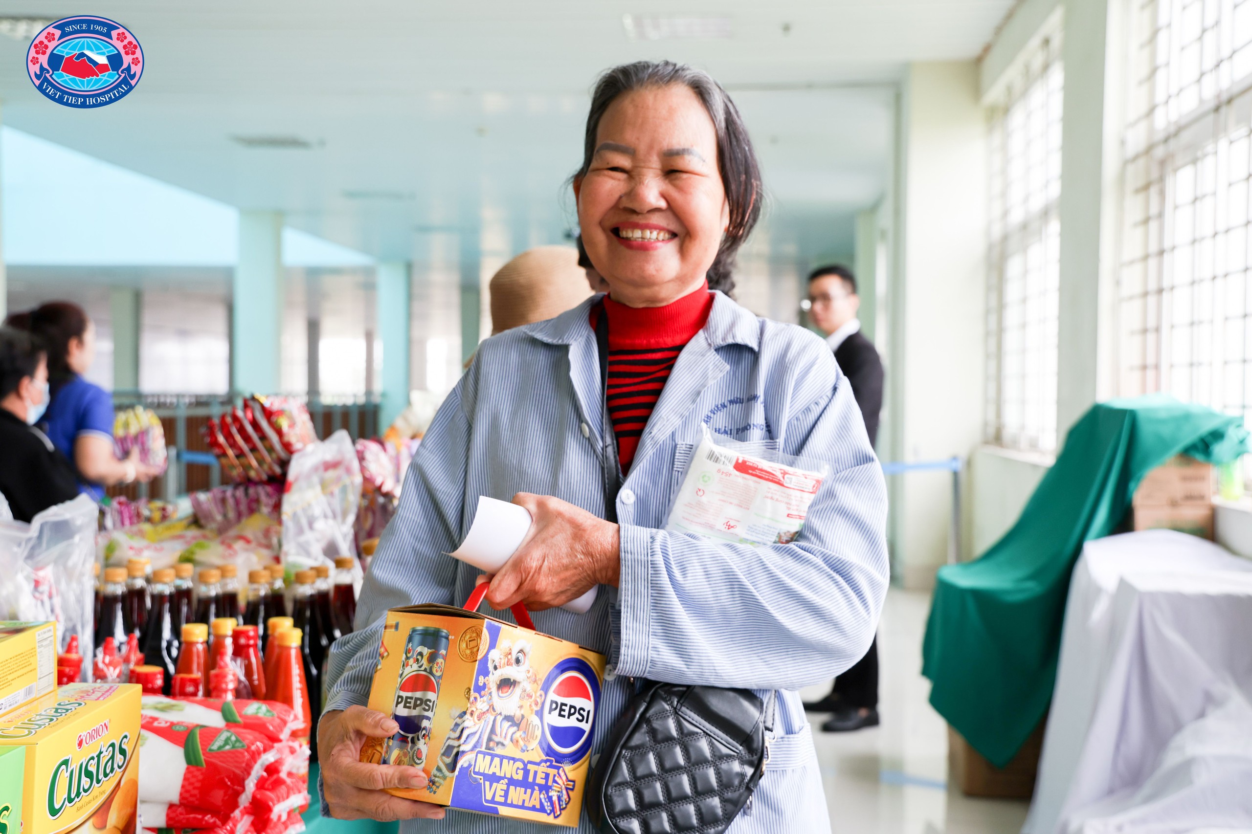 'Siêu thị Tết 0 đồng', thêm gắn kết yêu thương với người bệnh- Ảnh 8.