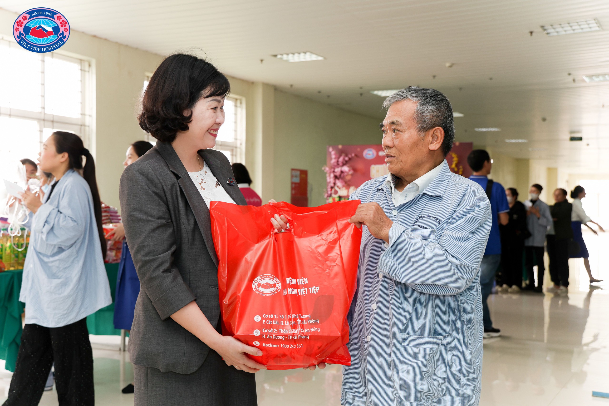 'Siêu thị Tết 0 đồng', thêm gắn kết yêu thương với người bệnh- Ảnh 6.