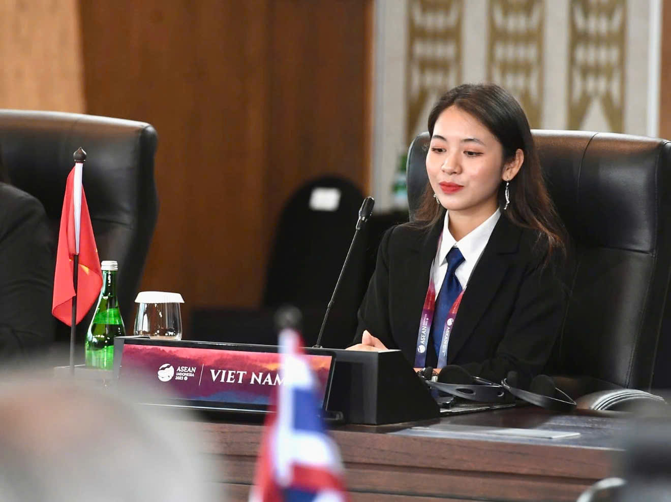 Cô gái 'gen Z' bước ra thế giới để trở về- Ảnh 1.