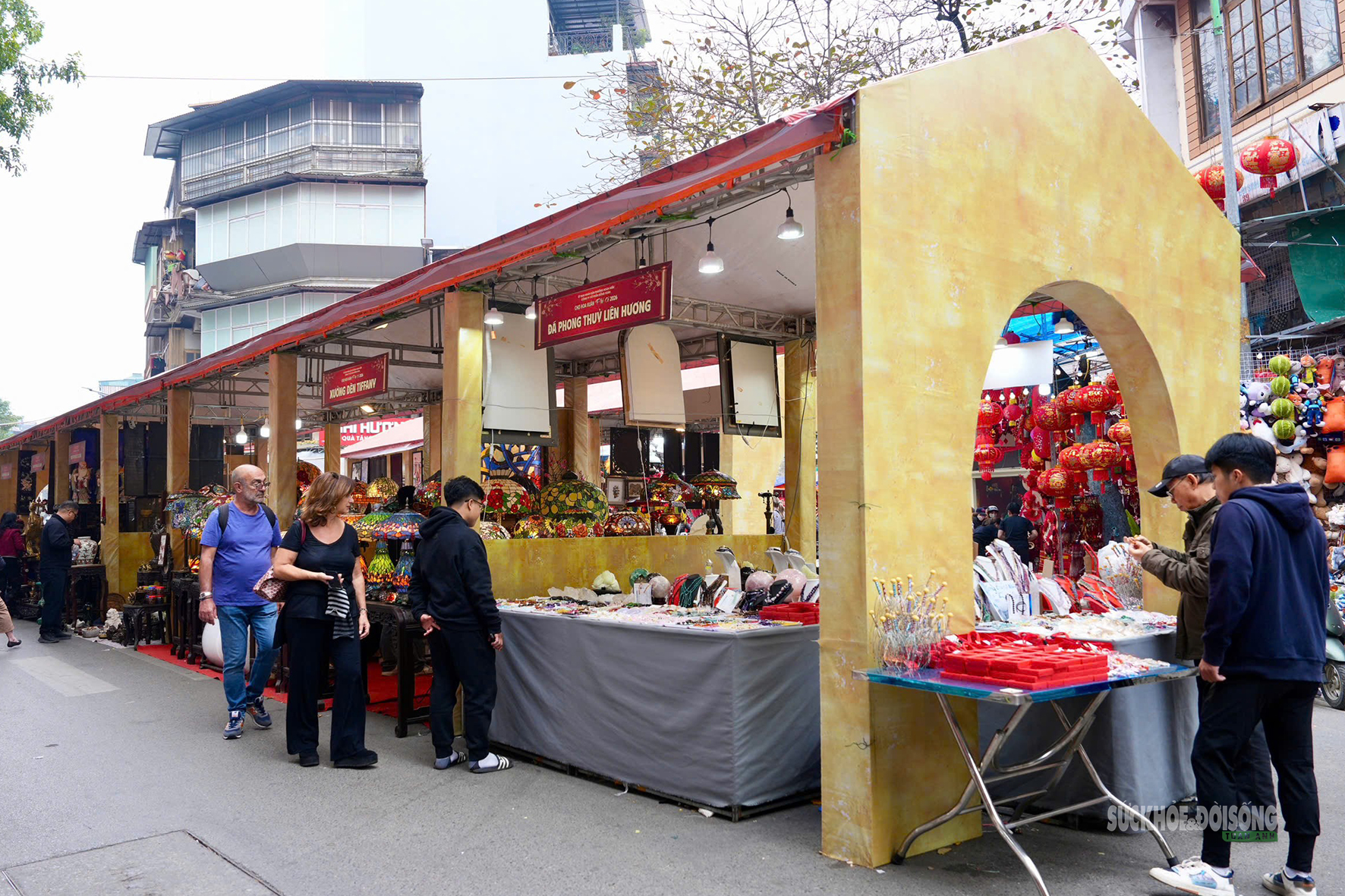 Chợ hoa Hàng Lược mỗi năm chỉ mở một lần hấp dẫn khách quốc tế- Ảnh 3.