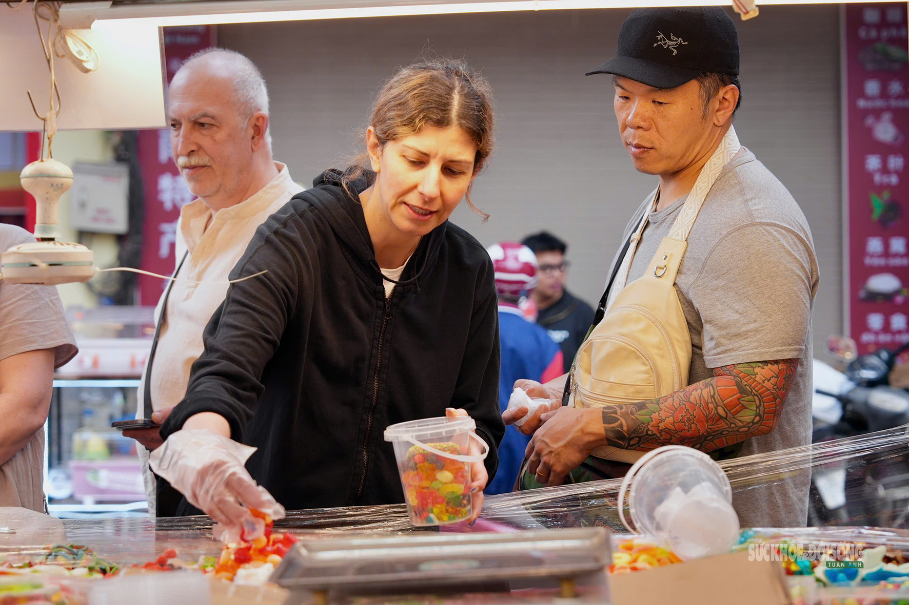 Chợ hoa Hàng Lược mỗi năm chỉ mở một lần hấp dẫn khách quốc tế- Ảnh 9.