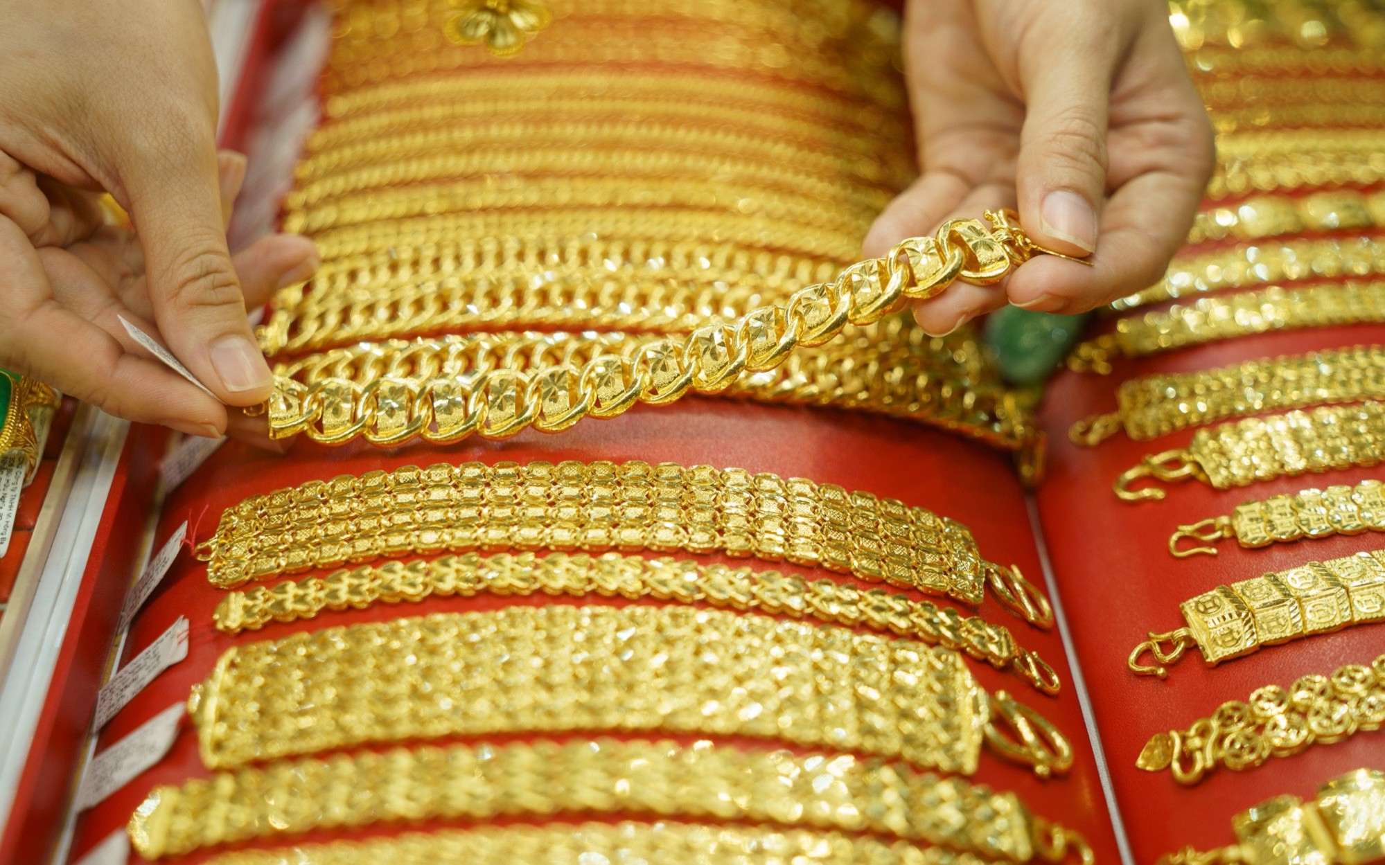 Chốt giá vàng hôm nay ngày 7/2 đảo chiều tăng cực mạnh