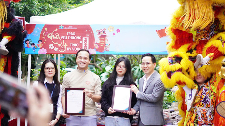 Trao quà Tết miễn phí cho 2.000 bệnh nhi- Ảnh 4.