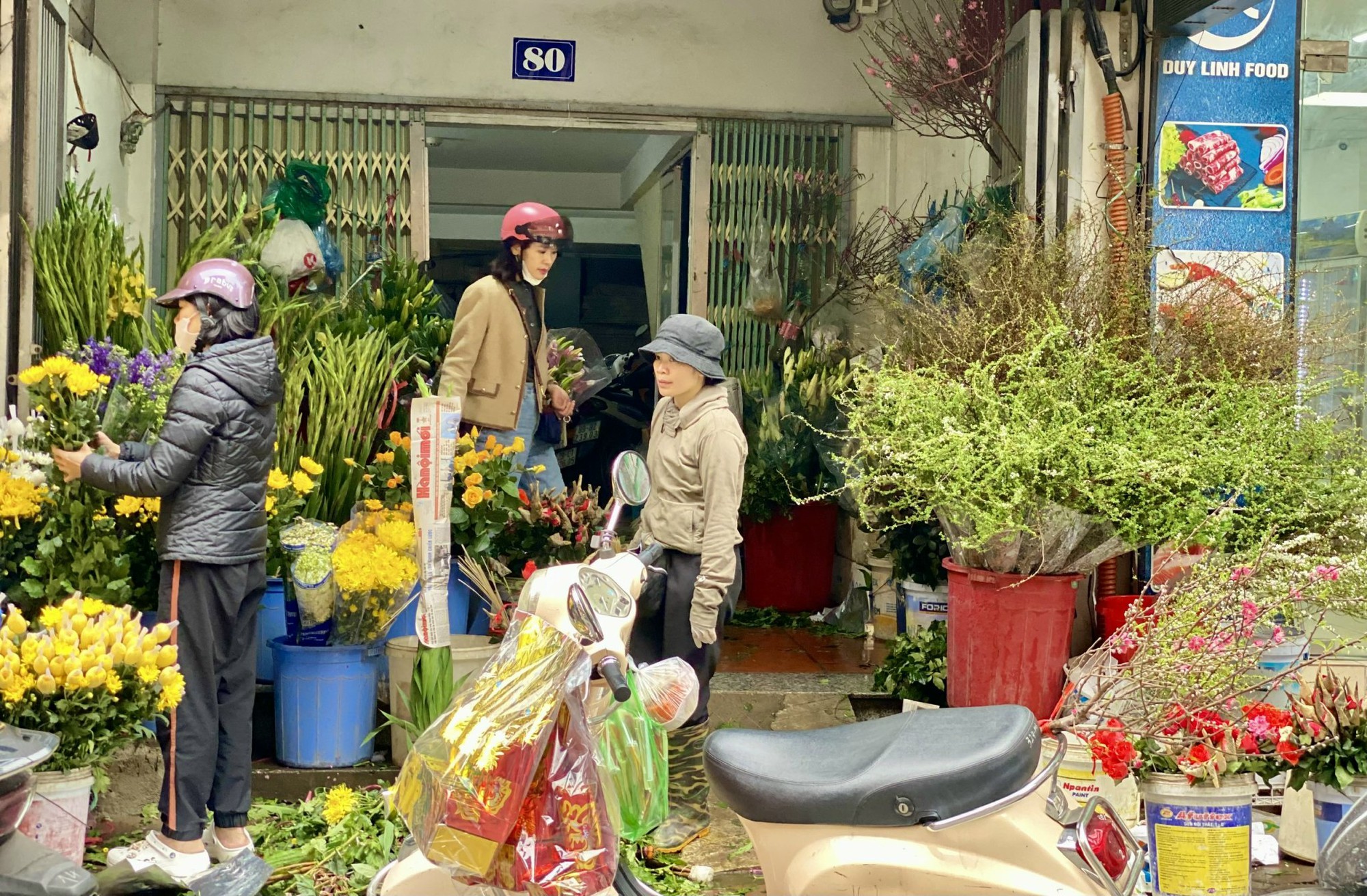 Người dân tất bật sắm đồ lễ cúng ông Công ông Táo- Ảnh 4.