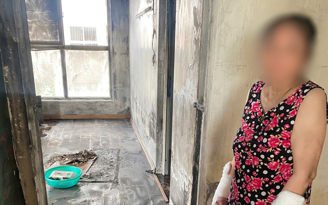 Mâu thuẫn trong làm ăn, người đàn ông mang xăng đốt máy xúc- Ảnh 2.