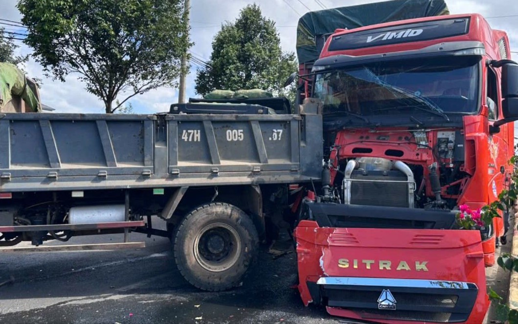 Liên tiếp hai vụ tai nạn trên cao tốc Hàm Nghi - Vũng Áng- Ảnh 3.