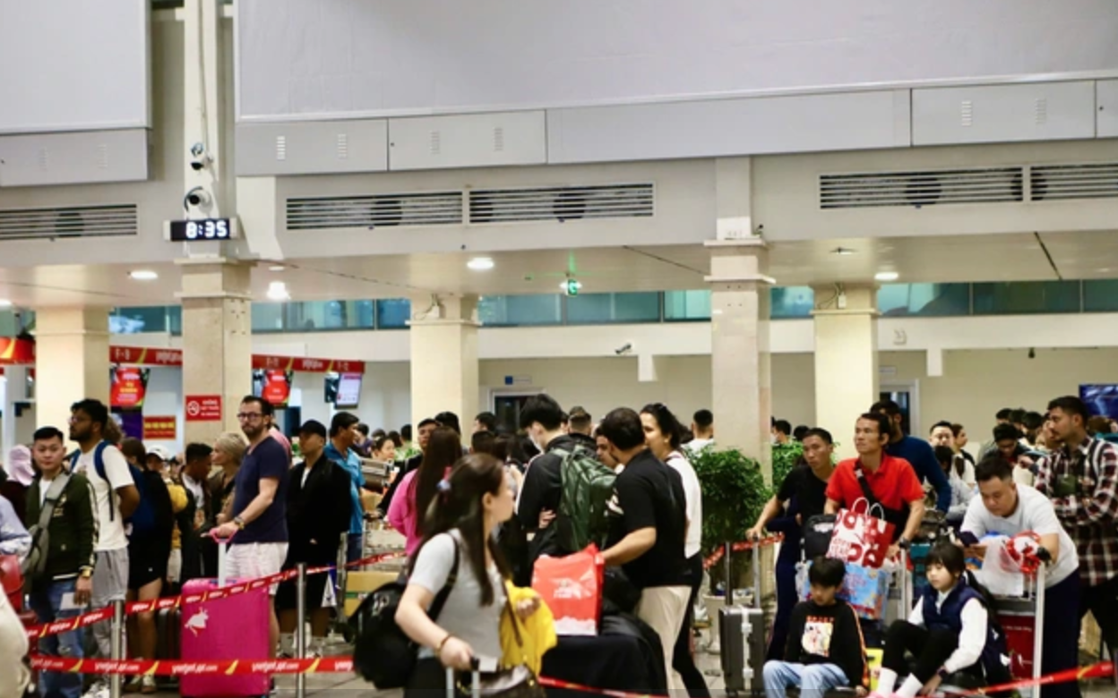 Cận Tết, các tuyến đường TPHCM kẹt cứng, người dân chật vật di chuyển- Ảnh 16.