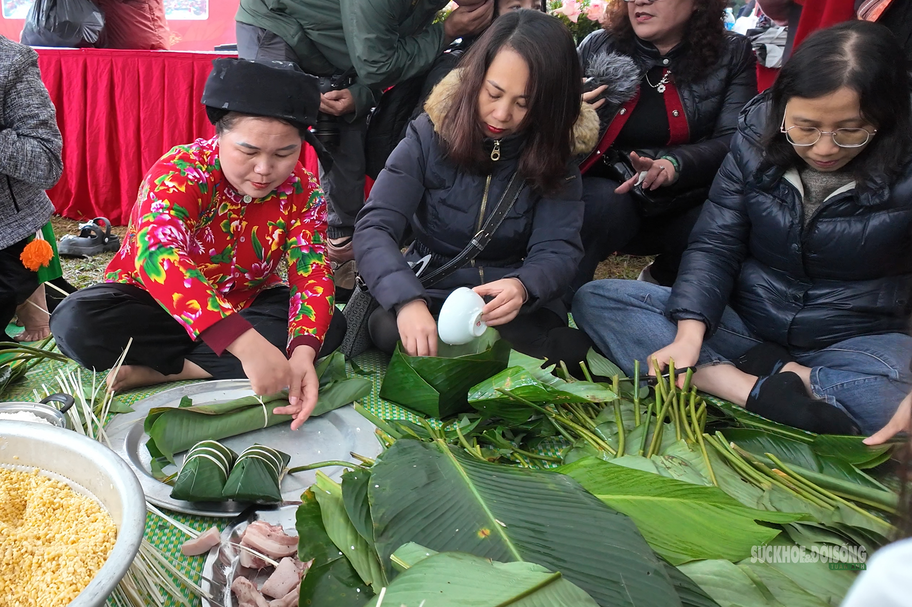 Bánh chưng xanh gói trọn nghĩa tình Tết vì người nghèo dịp Xuân Bính Ngọ 2026- Ảnh 6.