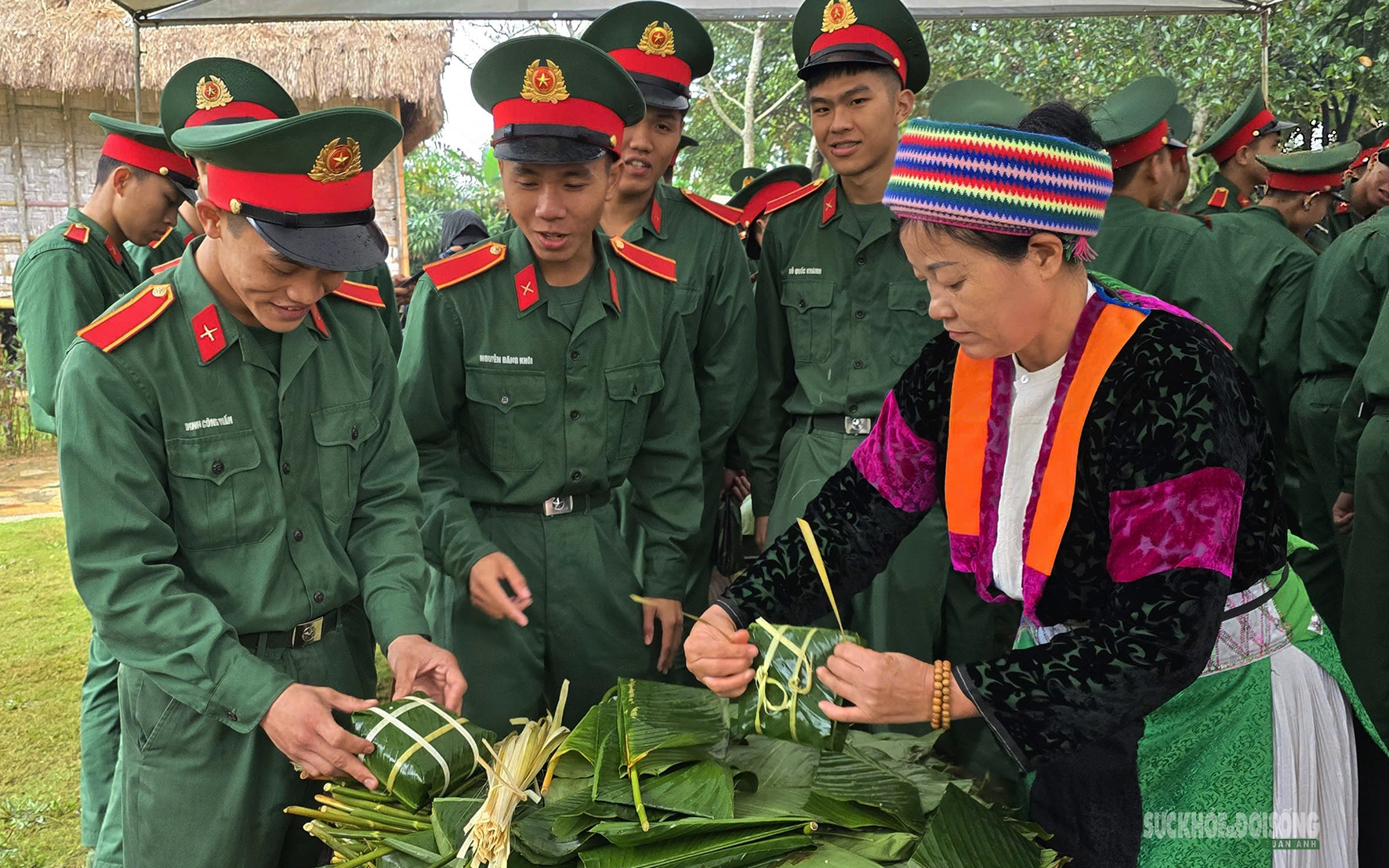 Bánh chưng xanh gói trọn nghĩa tình Tết vì người nghèo dịp Xuân Bính Ngọ 2026