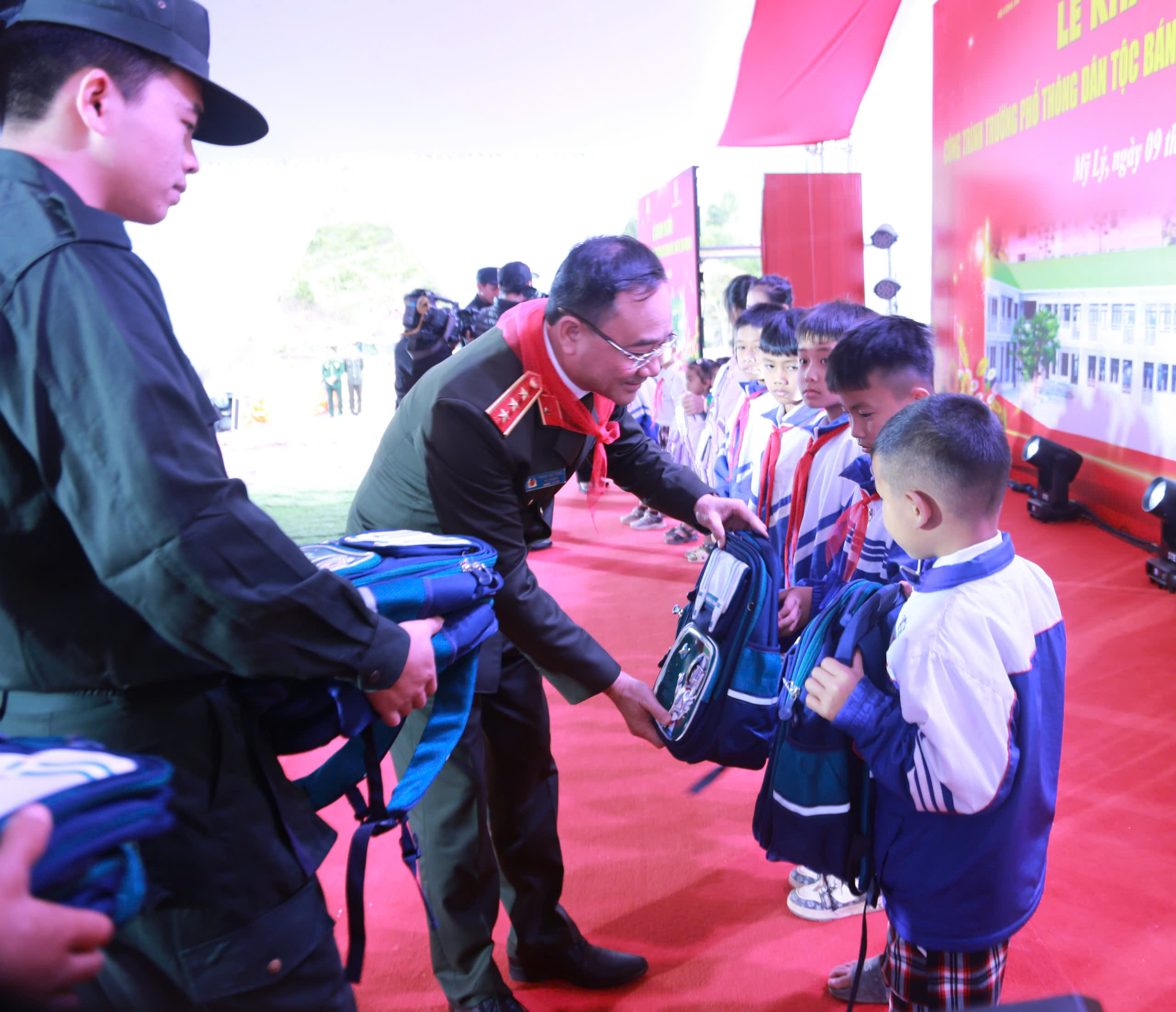 Bộ Công an khánh thành công trình tòa nhà khám, chữa bệnh Trung tâm Y tế Tương Dương- Ảnh 6.