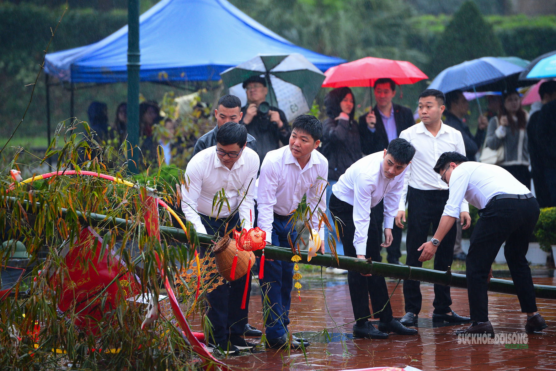 Dựng cây nêu ngày Tết - đánh thức hồn thiêng mùa xuân- Ảnh 3.