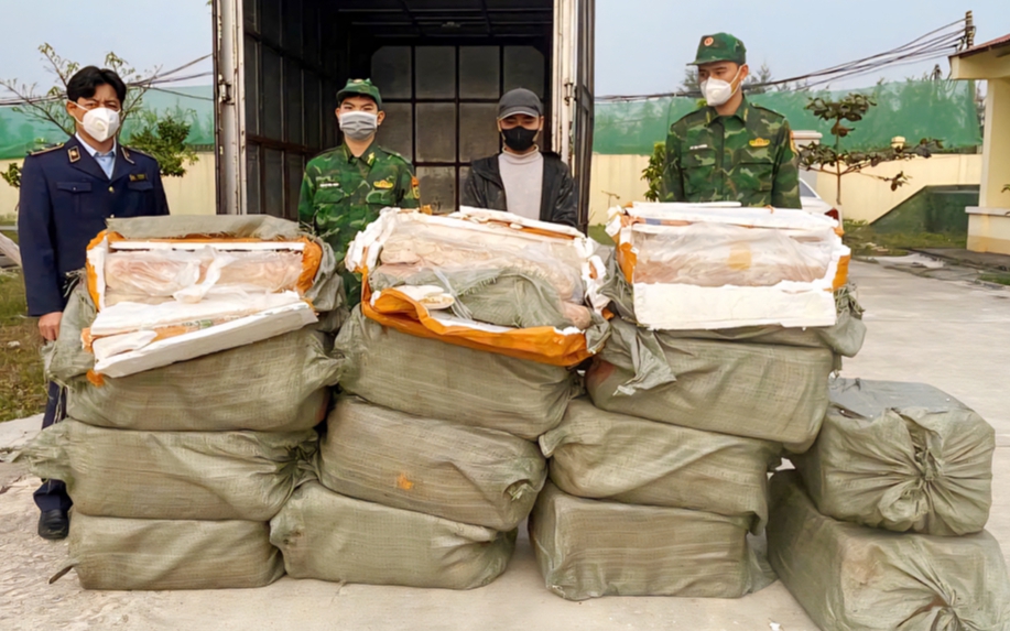 Vận chuyển hơn nửa tấn nầm lợn bốc mùi không rõ nguồn gốc, tài xế bị phạt 35 triệu đồng