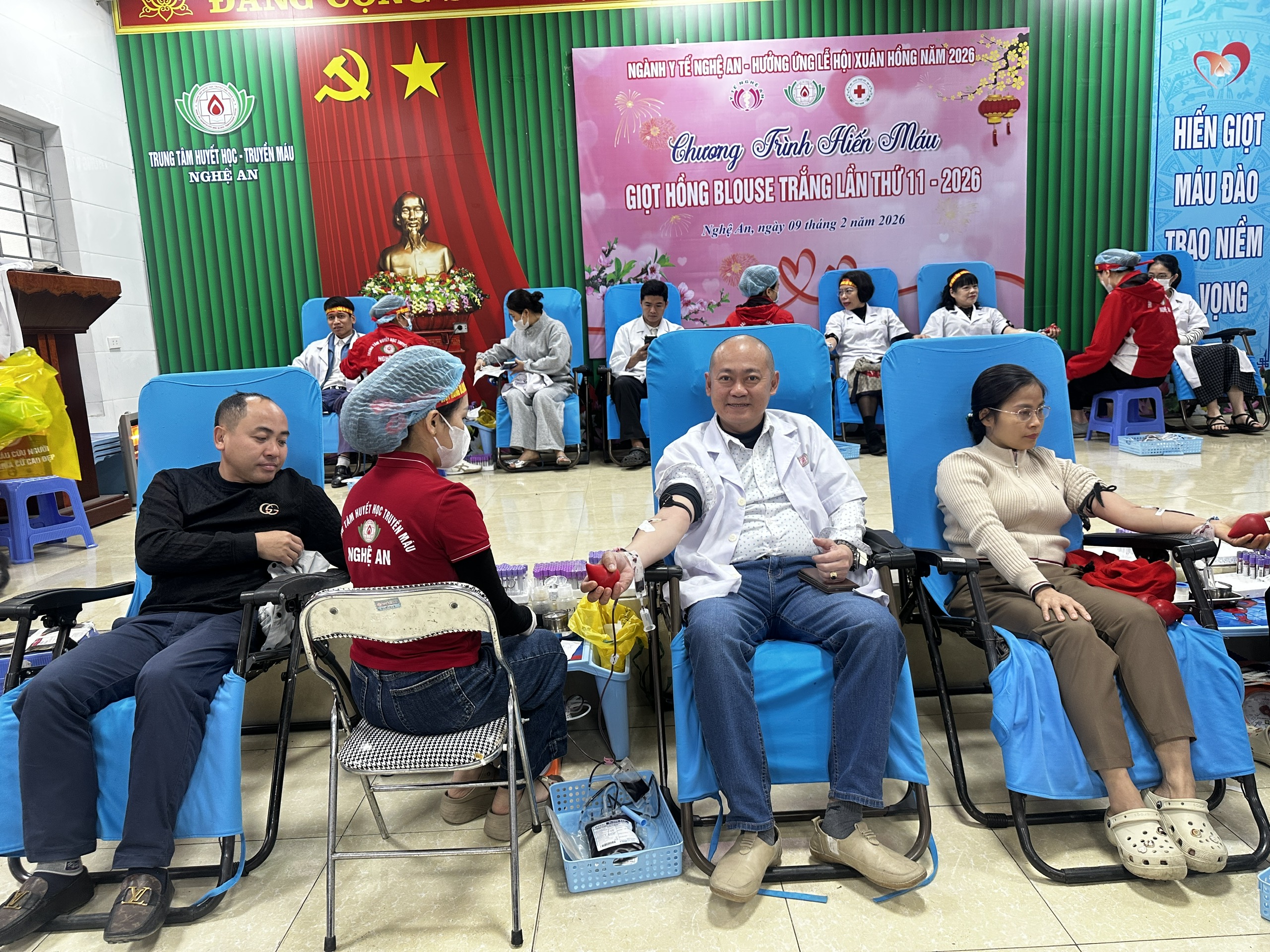 'Giọt hồng Blouse trắng' lan tỏa nghĩa cử cao đẹp hiến máu cứu người- Ảnh 9.