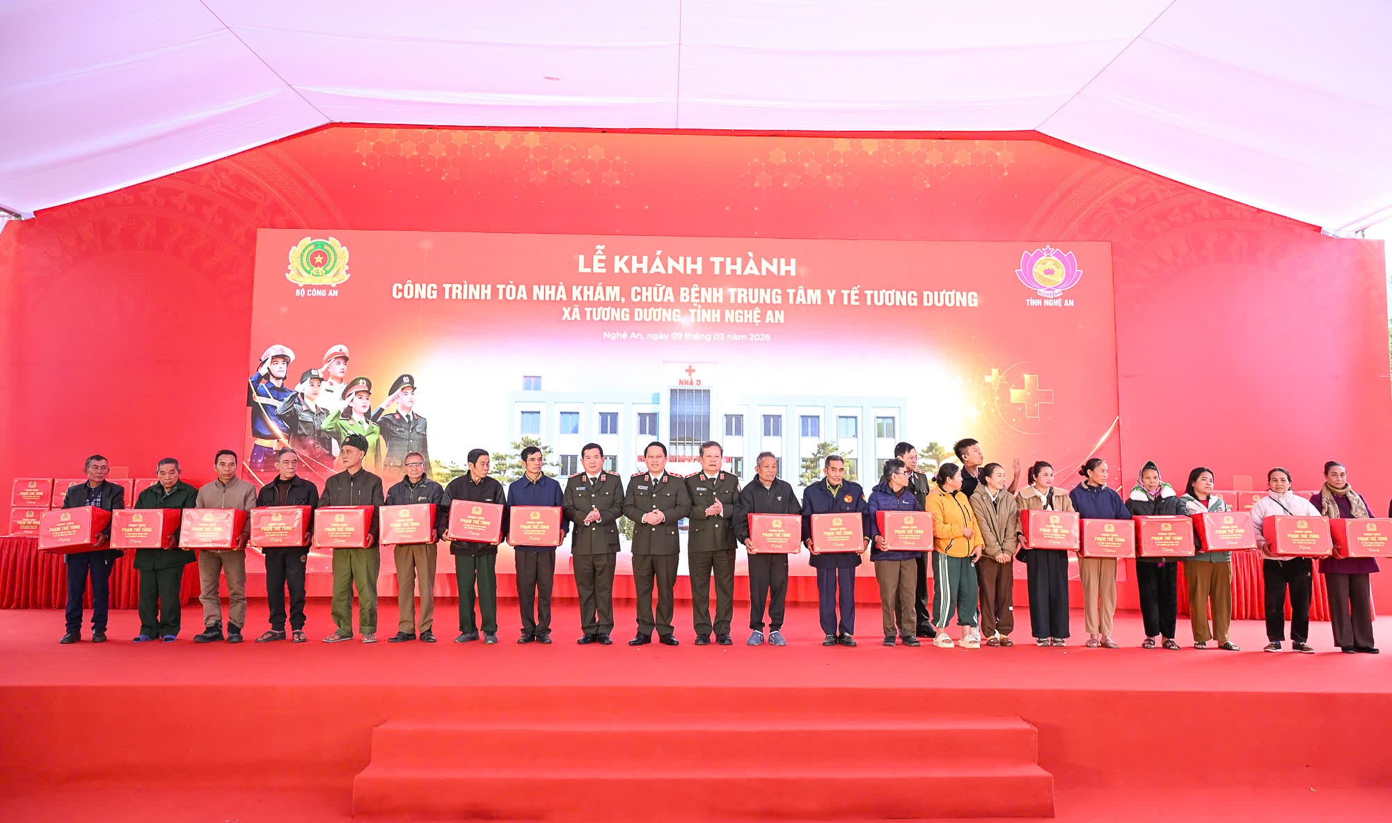 Bộ Công an khánh thành công trình tòa nhà khám, chữa bệnh Trung tâm Y tế Tương Dương- Ảnh 3.