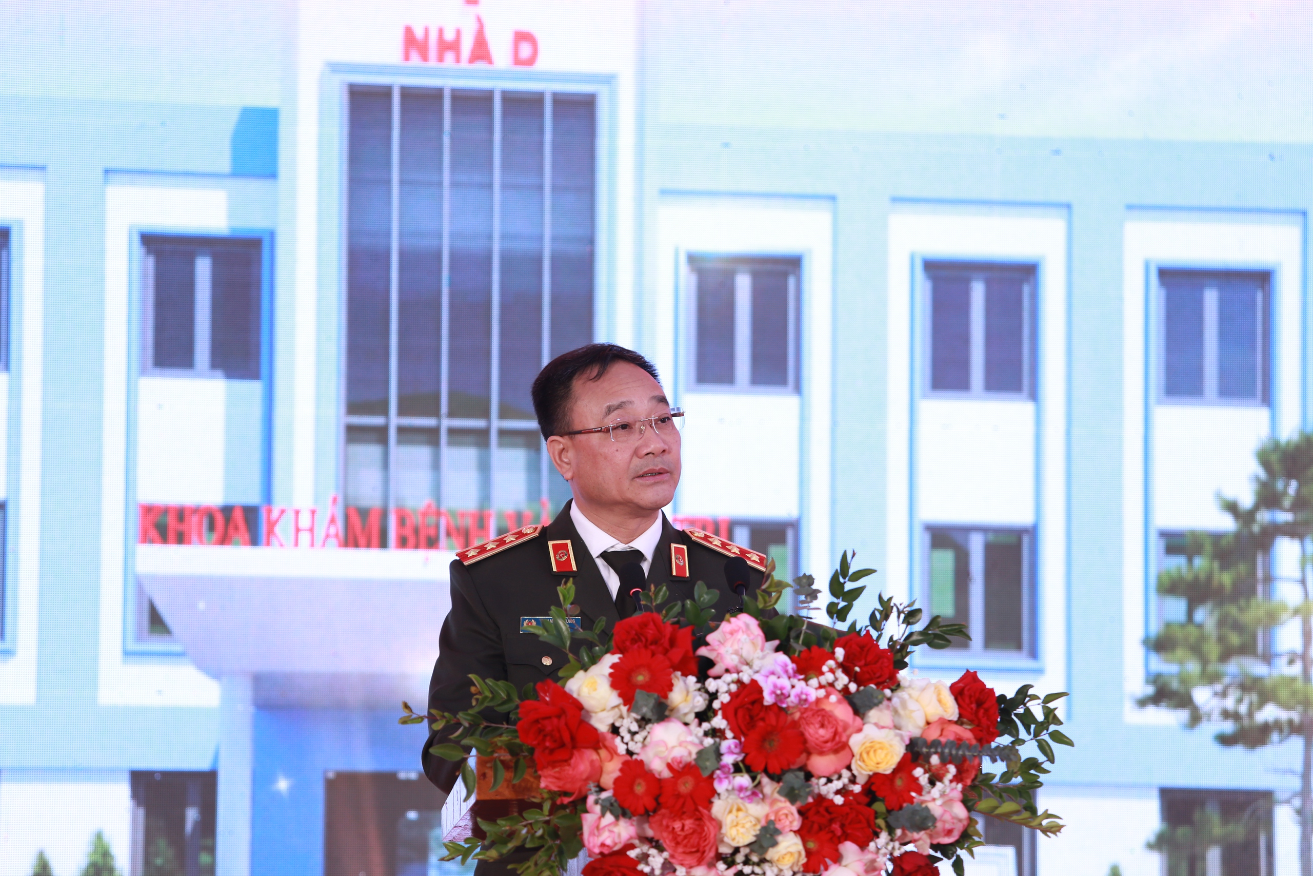 Bộ Công an khánh thành công trình tòa nhà khám, chữa bệnh Trung tâm Y tế Tương Dương- Ảnh 1.