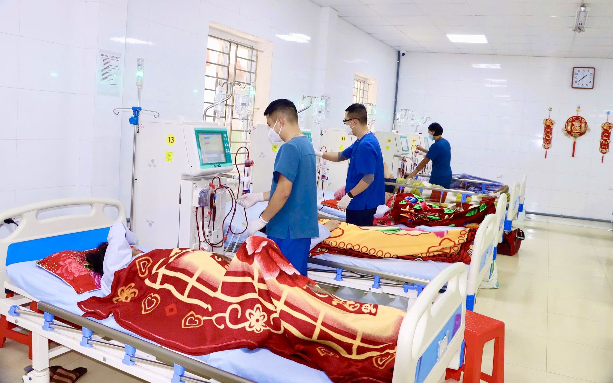 Trong dịp đoàn viên, những cuộc "chạy đua" vẫn tiếp diễn- Ảnh 3.