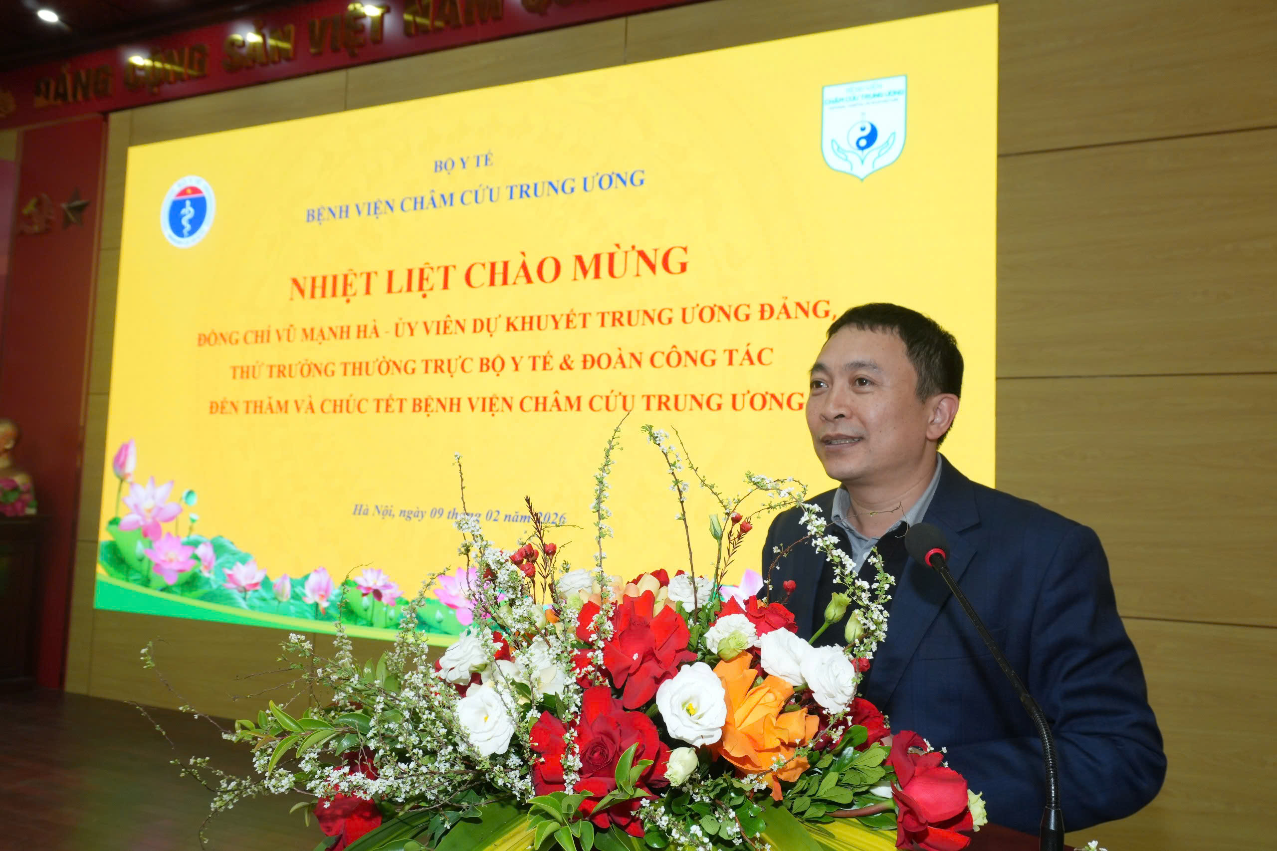 Thứ trưởng Thường trực Bộ Y tế Vũ Mạnh Hà thăm, kiểm tra công tác khám chữa bệnh dịp Tết ở Bệnh viện Phổi và Châm cứu TW- Ảnh 3.