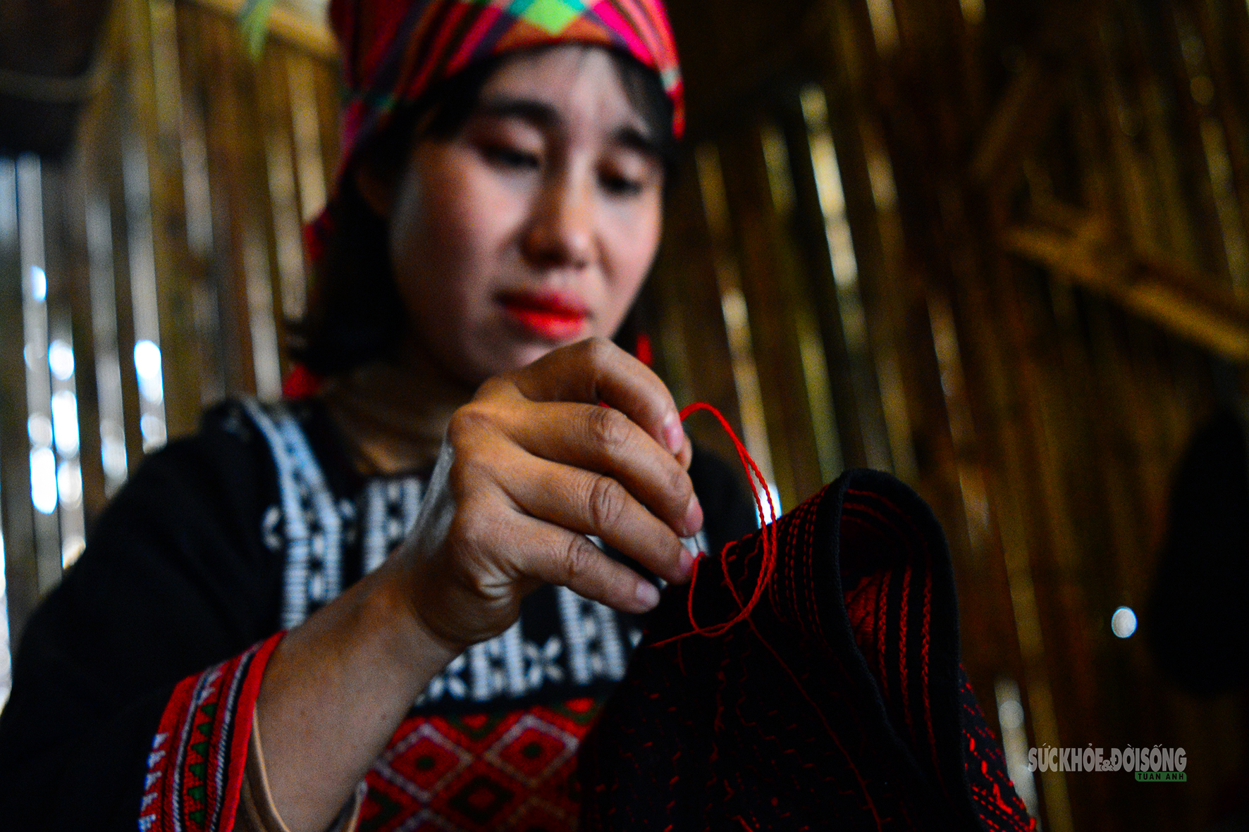 Những đường kim lưu giữ hồn cốt trang phục Xá Phó- Ảnh 2.