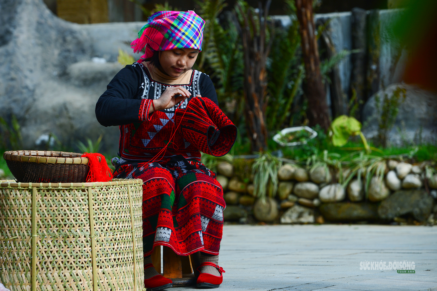 Những đường kim lưu giữ hồn cốt trang phục Xá Phó- Ảnh 5.