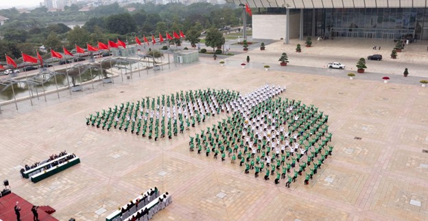 Thuốc ho Bổ Phế Bảo Thanh xác lập kỷ lục xếp hình lá phổi xanh lớn nhất Việt Nam- Ảnh 1.