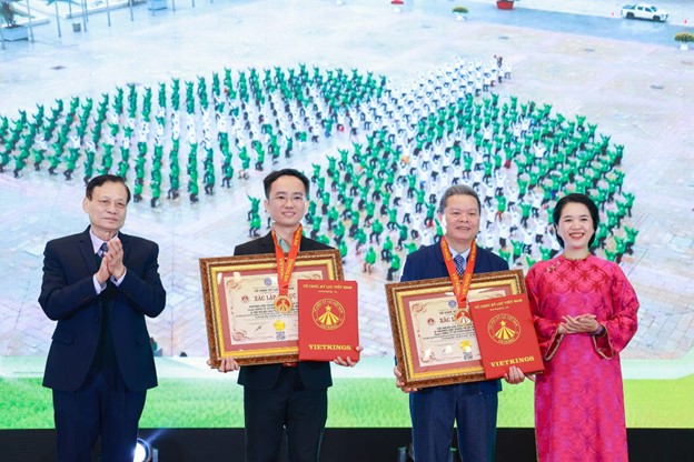 Thuốc ho Bổ Phế Bảo Thanh xác lập kỷ lục xếp hình lá phổi xanh lớn nhất Việt Nam- Ảnh 2.