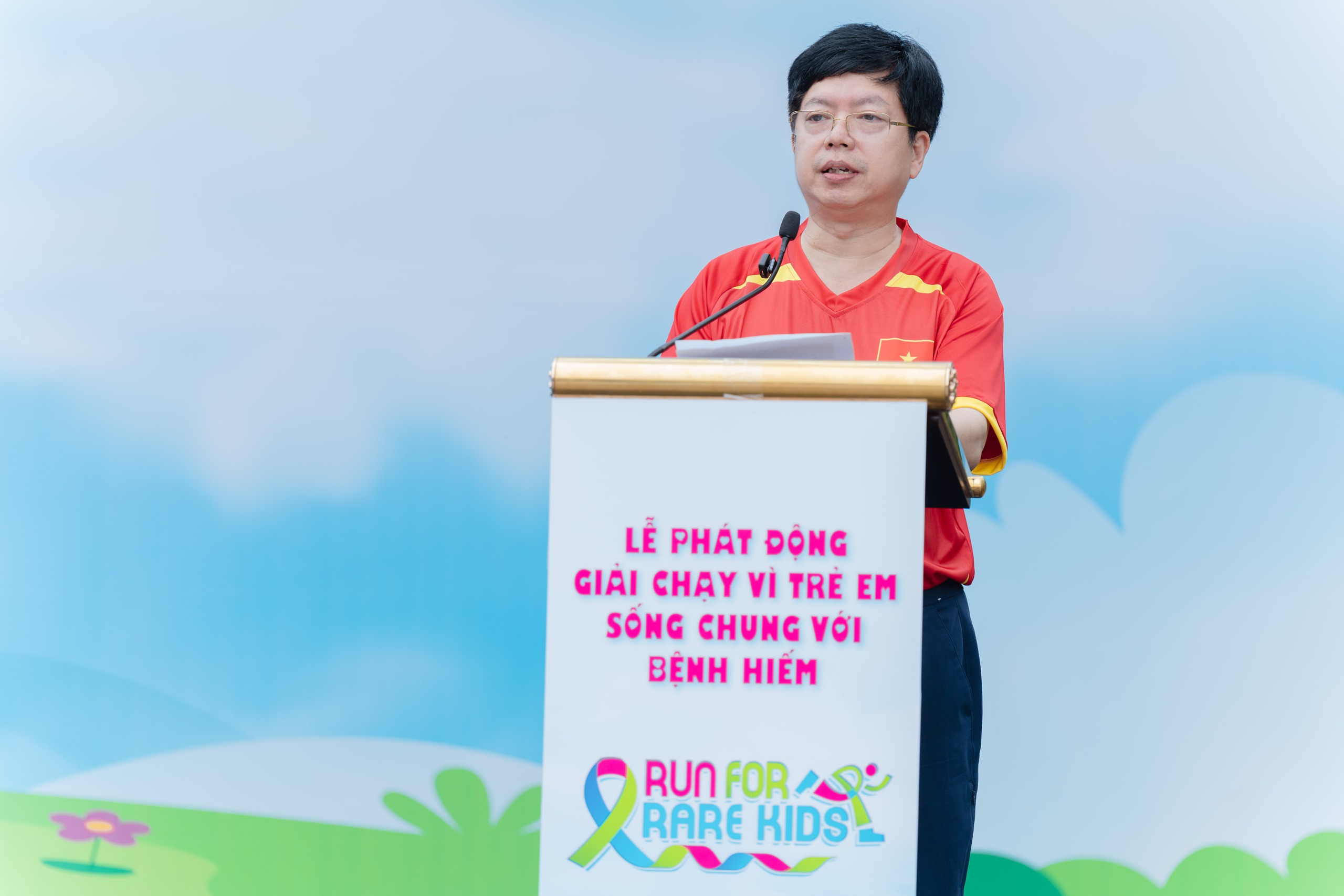 58% người mắc bệnh hiếm ở Việt Nam là trẻ em, có bé từ khi chào đời đã phải gắn bó với bệnh viện- Ảnh 1.