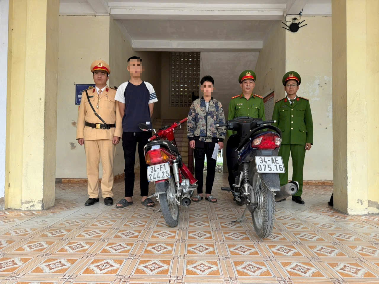 Bất ngờ hàng loạt lỗi vi phạm của 2 thanh niên tham gia giao thông- Ảnh 2.