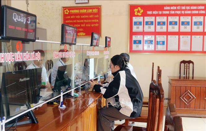 Người hưởng lương chờ thời điểm áp dụng mức lương cơ sở mới- Ảnh 1.