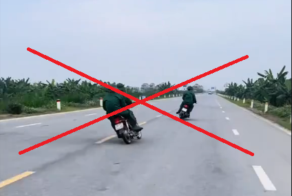 Bất ngờ hàng loạt lỗi vi phạm của 2 thanh niên tham gia giao thông- Ảnh 1.