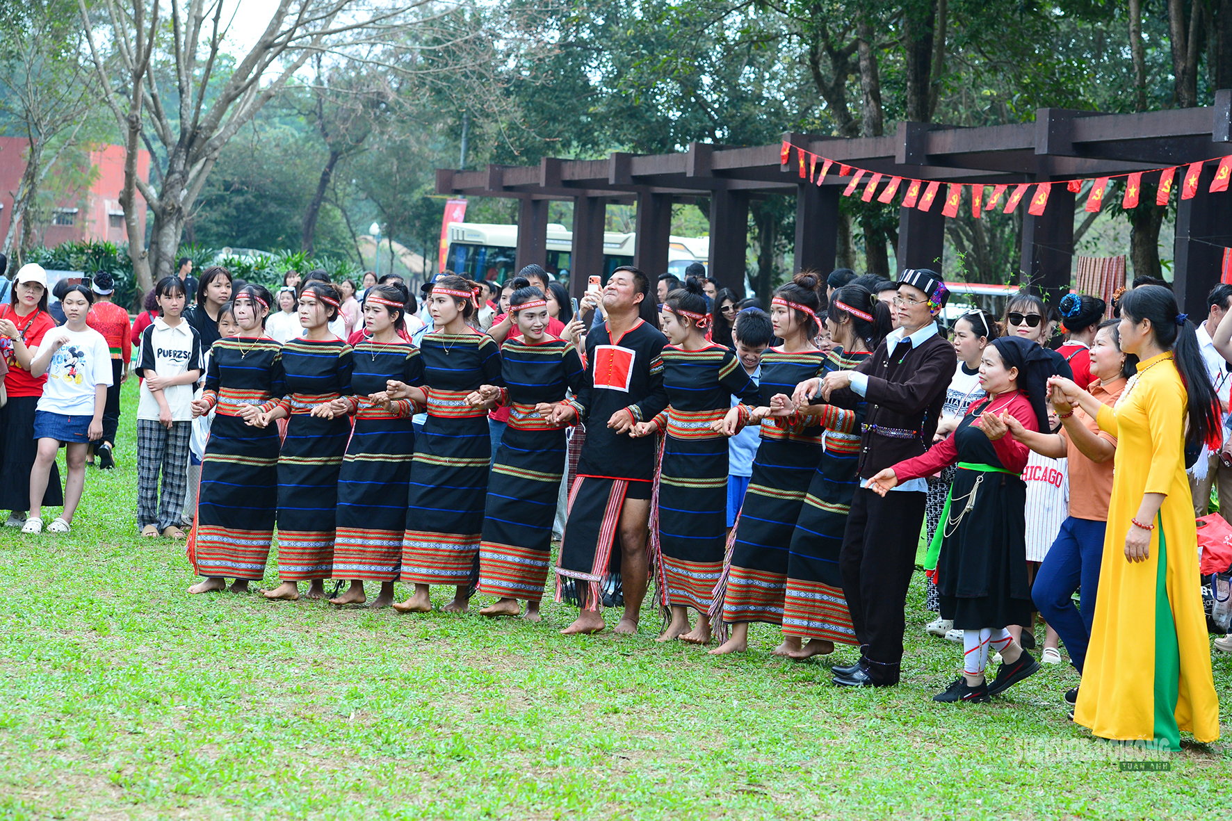 Nghi lễ cầu mùa Tây Nguyên tái hiện giữa không gian hội xuân- Ảnh 10. Nghi lễ cầu mùa Tây Nguyên tái hiện giữa không gian hội xuân- Ảnh 10.