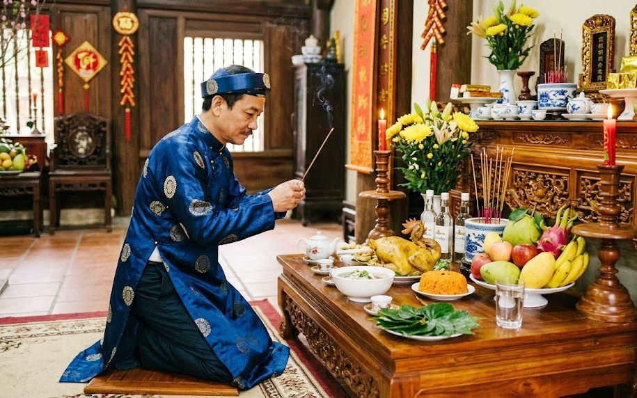 Thị trường đồ lễ sôi động, mâm cỗ chay và hoa tươi 'lên ngôi' dịp rằm tháng Giêng- Ảnh 6. Vì sao "Lễ Phật quanh năm không bằng Rằm tháng Giêng"?