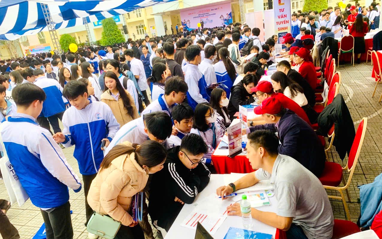 Nỗi lo học phí tăng cao và bài toán tự chủ đại học 2026