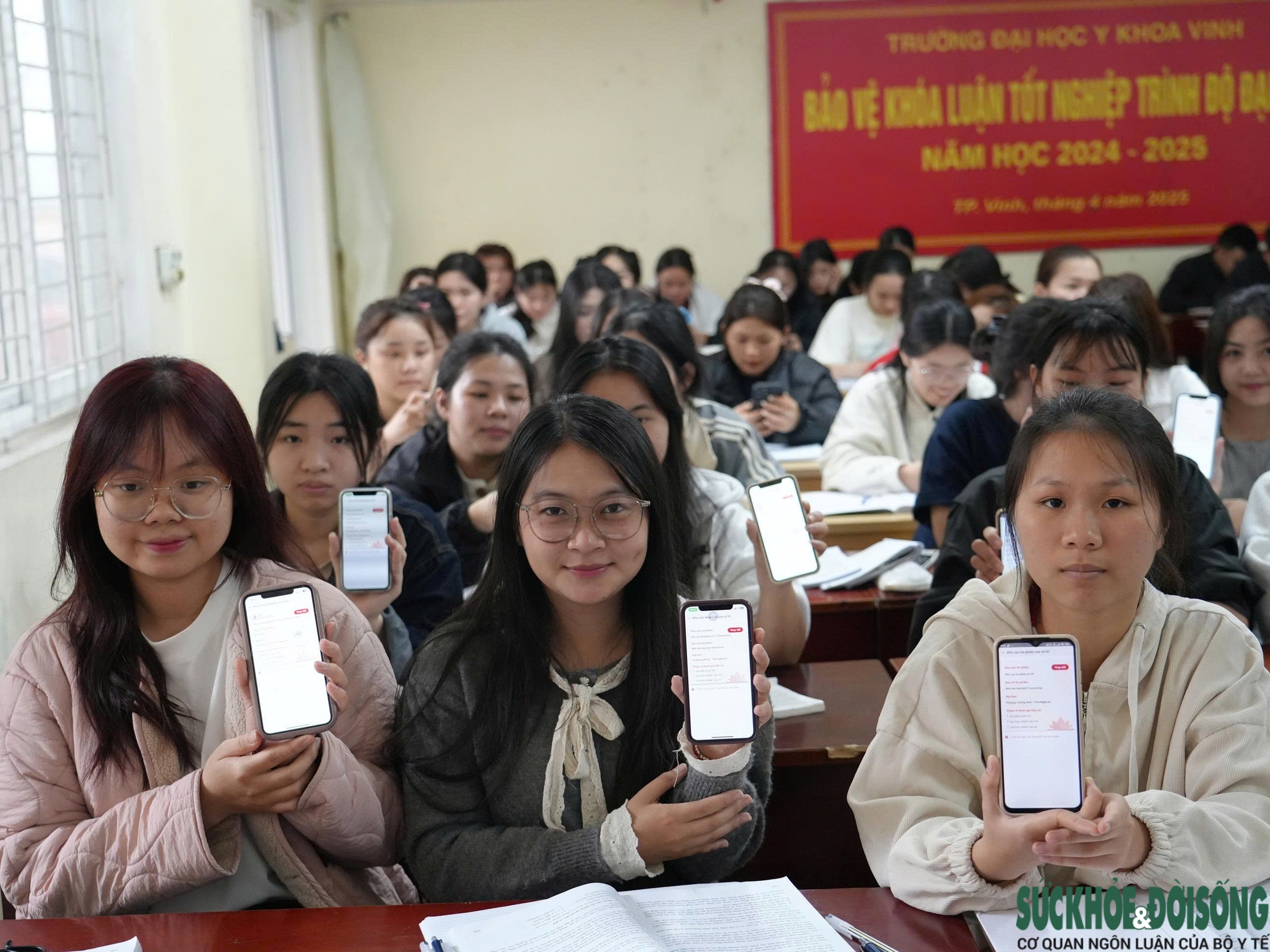 Gen Z lần đầu đi bầu cử: Hồi hộp cầm thẻ cử tri chờ ngày bỏ phiếu- Ảnh 3.