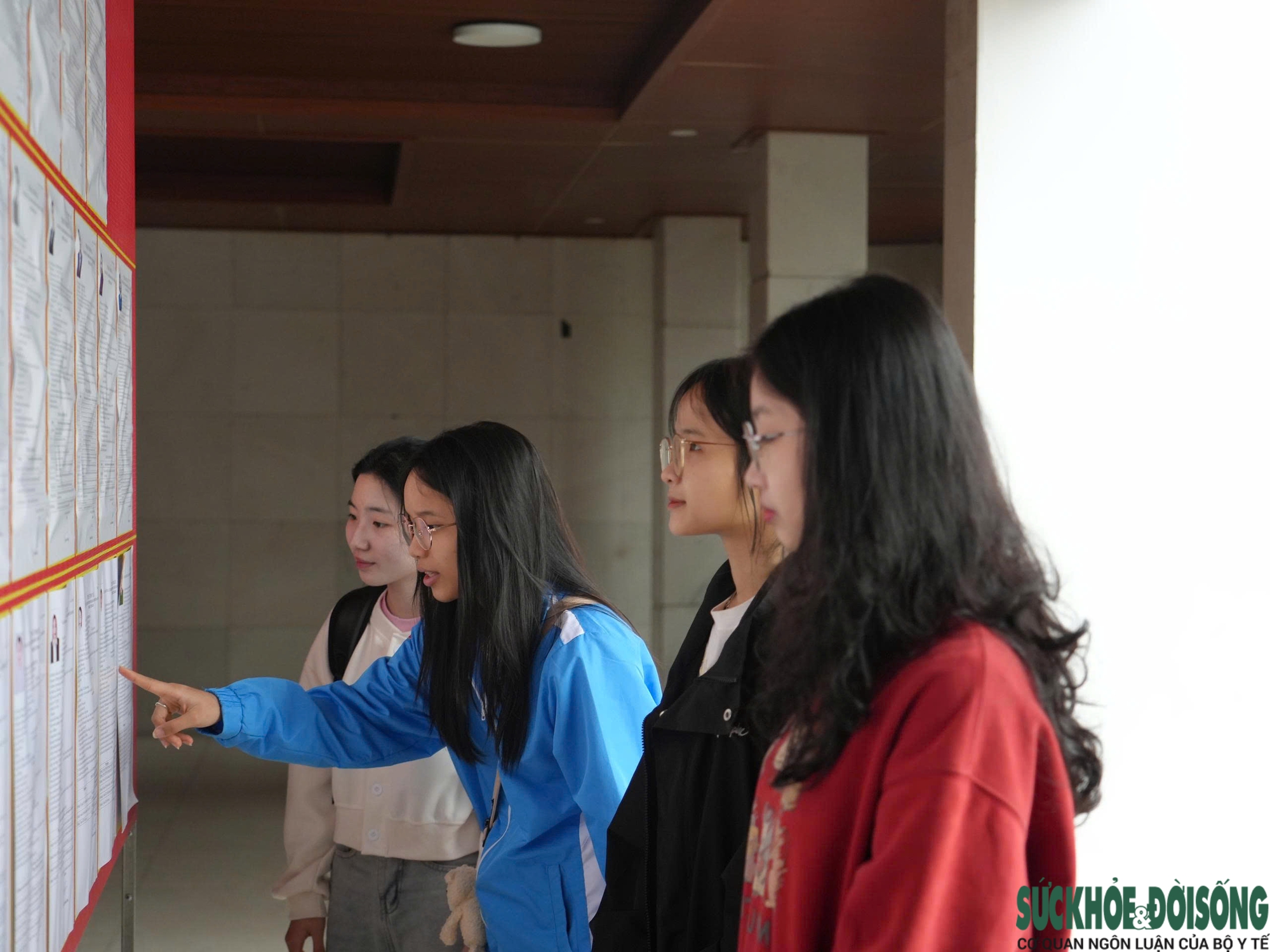 Gen Z lần đầu đi bầu cử: Hồi hộp cầm thẻ cử tri chờ ngày bỏ phiếu- Ảnh 6.