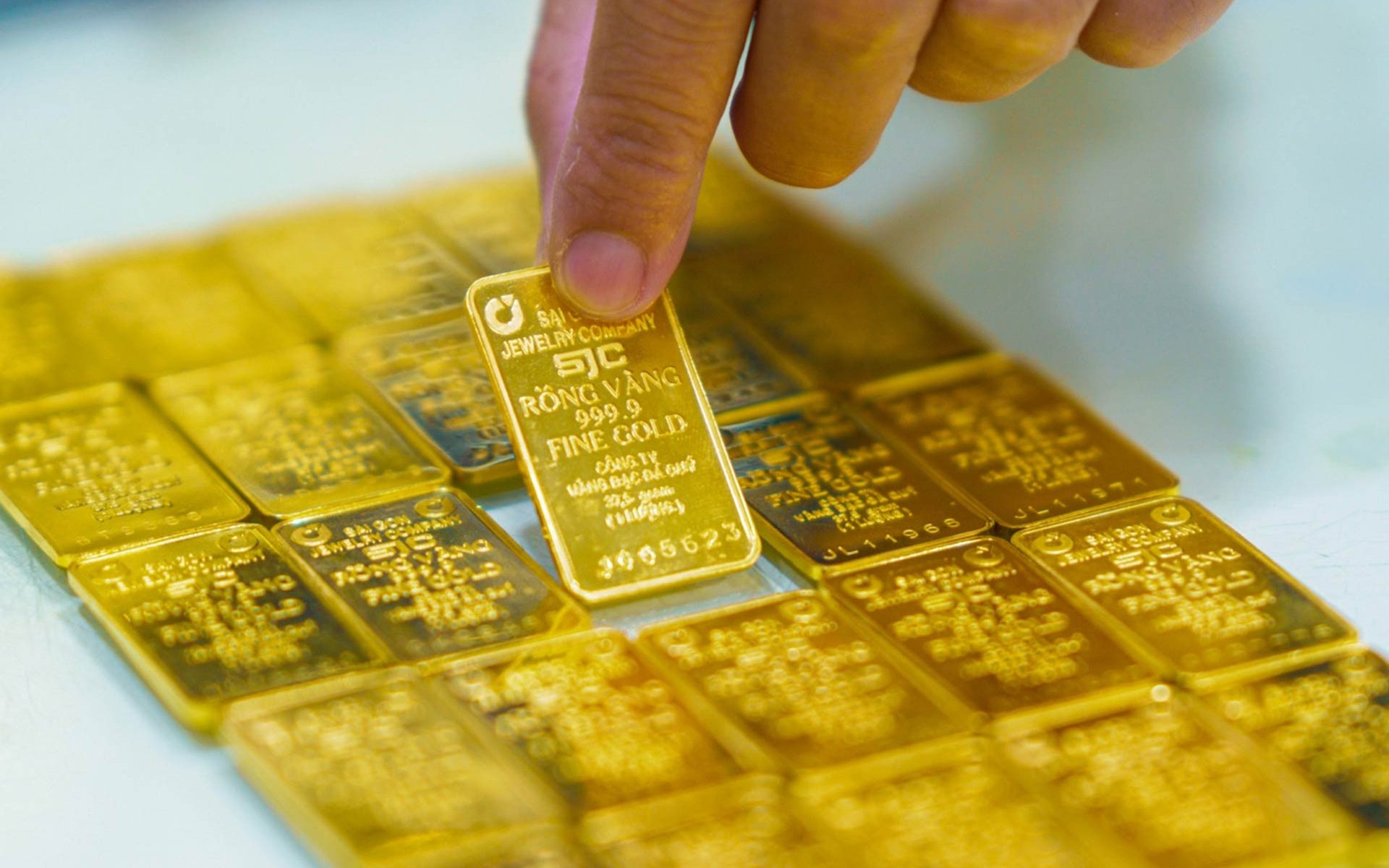 Chốt giá vàng hôm nay ngày 10/3 đảo chiều tăng cực mạnh