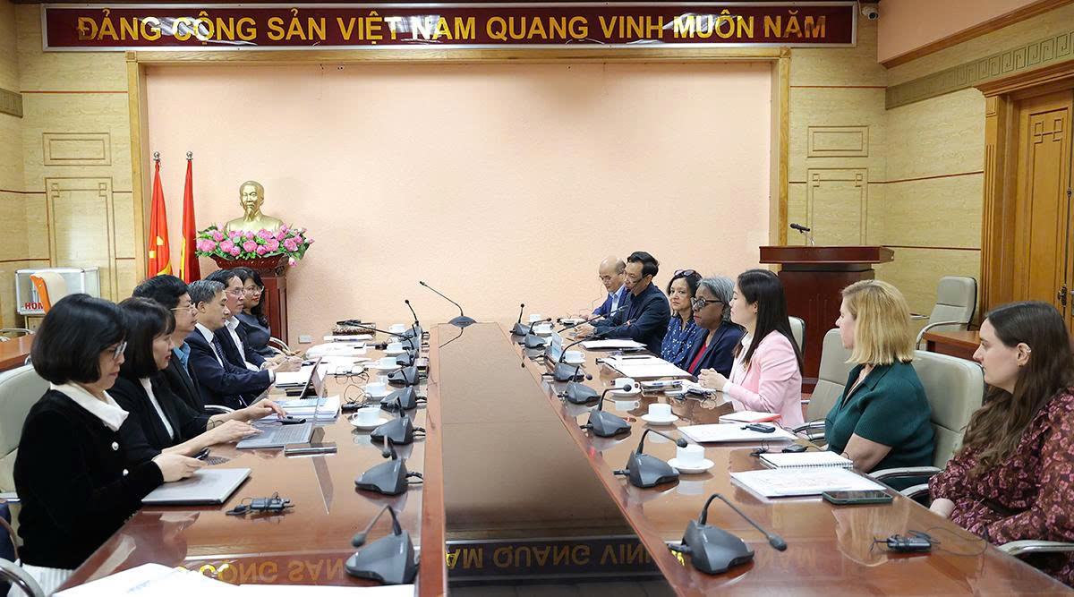 CTFK đề xuất đưa quy định cấm trưng bày sản phẩm thuốc lá tại các điểm bán vào văn bản pháp luật- Ảnh 3. CTFK đề xuất đưa quy định cấm trưng bày sản phẩm thuốc lá tại các điểm bán vào văn bản pháp luật- Ảnh 3.