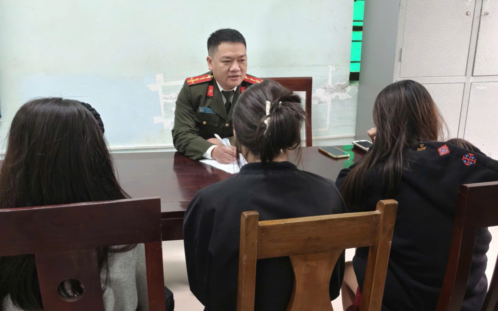 Bỏ học theo lời hứa lương 10 triệu, 3 thiếu niên suýt rơi vào bẫy ‘việc nhẹ lương cao’- Ảnh 2.