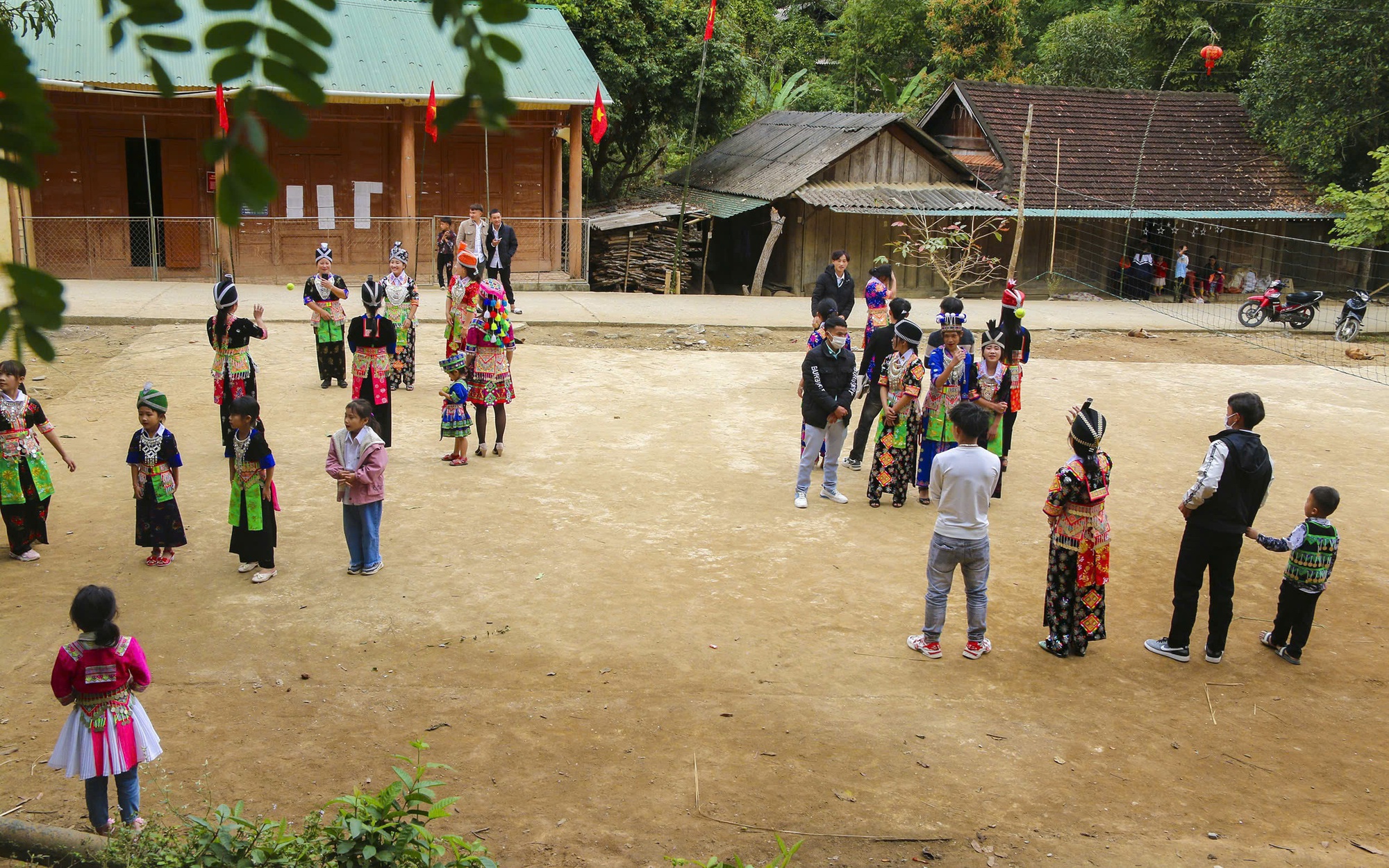 Vòng luẩn quẩn tảo hôn ở miền Tây Nghệ An: Cuộc chiến ngăn chặn tảo hôn miền biên viễn (Kỳ 1)