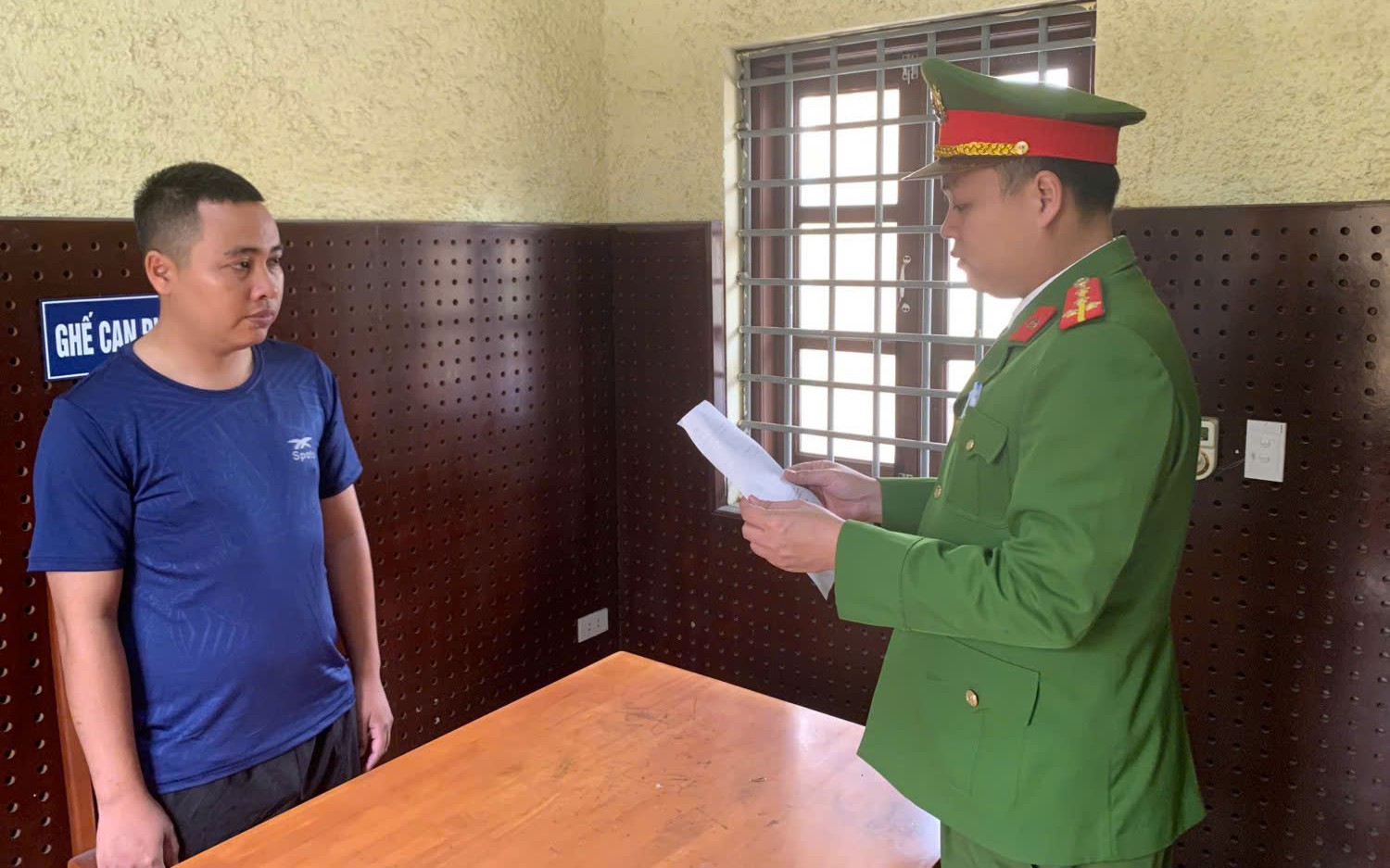 Bắt khẩn cấp tài xế không chấp hành kiểm tra nồng độ cồn, tông xe CSGT rồi bỏ chạy