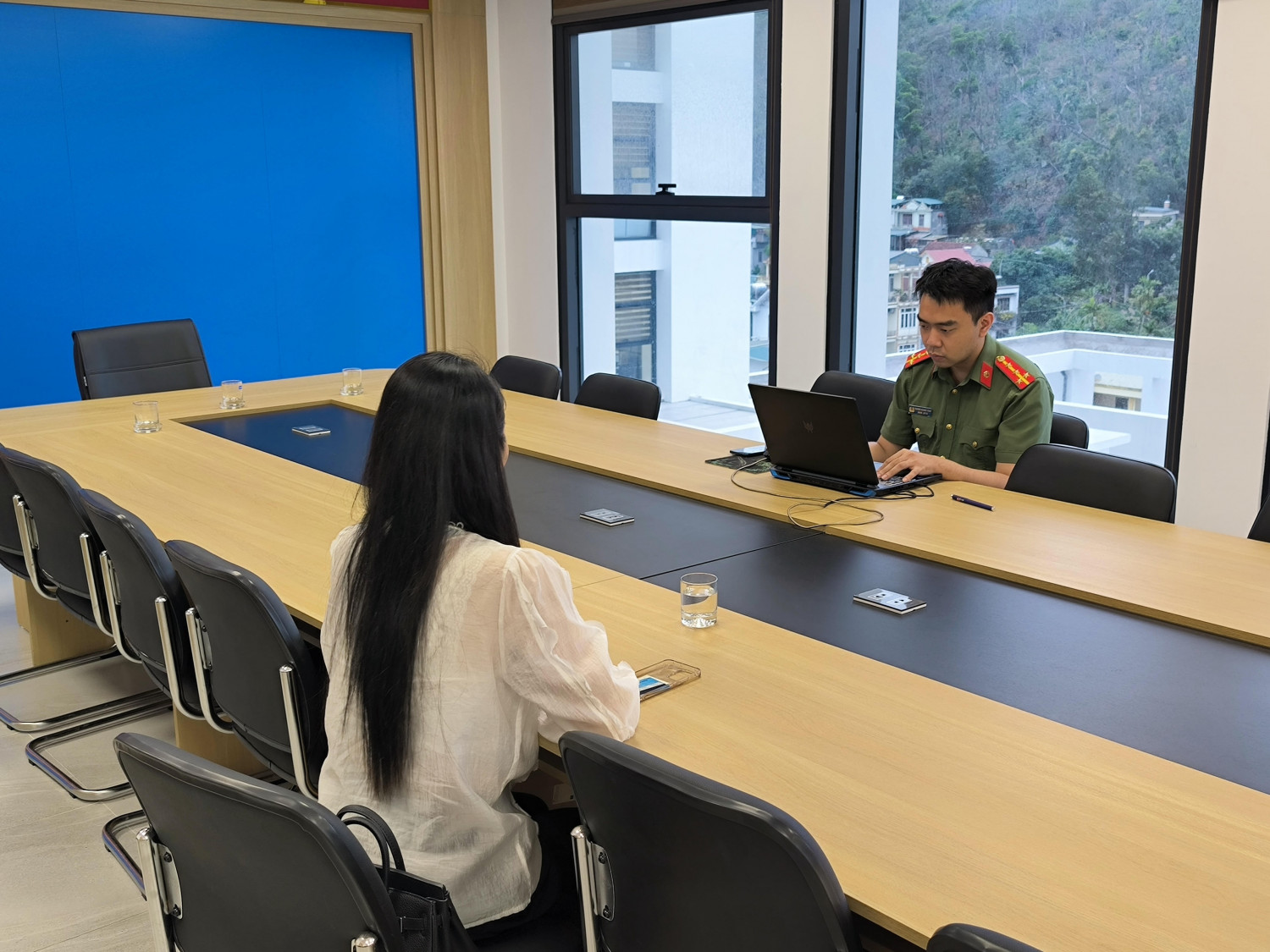 Tung tin nhiều người tích trữ mua phải vàng giả, cô gái bị công an triệu tập- Ảnh 1.